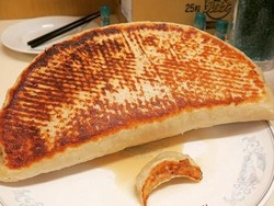 Wah! Siapa Berani Coba Makan Gyoza Seberat 2.5 Kg?