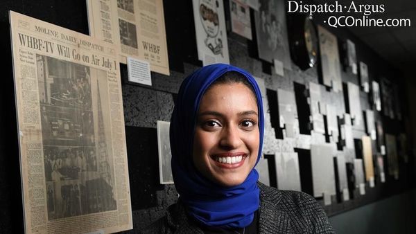 10 Potret Hijabers yang Jadi Reporter Tetap Pertama di AS