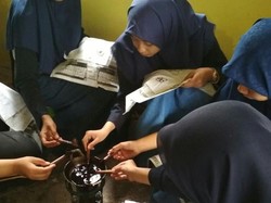 Riuhnya Pelajar SMA Belajar Membatik Khas Lamongan