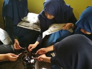 Riuhnya Pelajar SMA Belajar Membatik Khas Lamongan Riuhnya Pelajar SMA Belajar Membatik Khas Lamongan