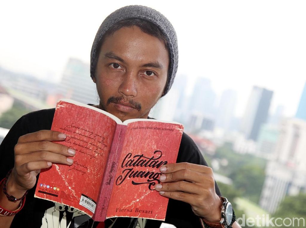 Perjalanan Fiersa Besari Keliling Indonesia 8 Bulan Berbuah Karya Buku