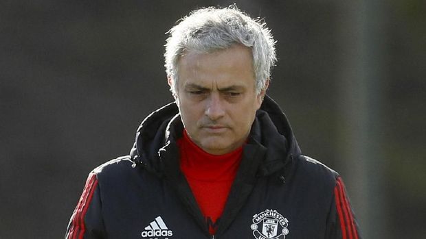 Jose Mourinho sedang berada di posisi sulit bersama Manchester United.