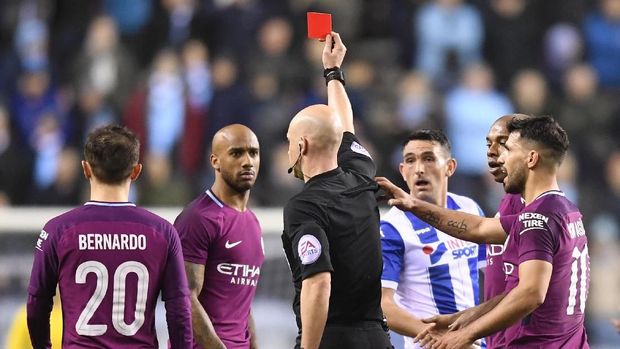 Enggan Bahas Kartu Merah Delph, Guardiola Terima Kekalahan City