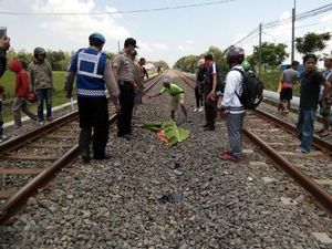Perlintasan Kereta Api Tak Berpalang Pintu di Lamongan Makan Korban