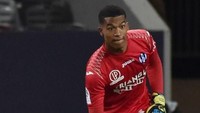 2. Alban Lafont (kiper). Di posisi dua wonderkid paling potensial ada kiper Toulouse yang lahir pada 23 Januari 1999 (19 tahun) di Ouagadougou, Burkina Faso. Pemain timnas Prancis U-20 itu membuat 11 clean sheet dari 29 penampilan dengan klubnya musim ini. (Foto: PASCAL PAVANI/AFP Photo)