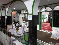 Massa Tablig Akbar Sambut Habib Rizieq Mulai Padati Masjid Baitul Amal