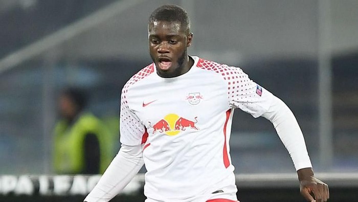 NAPLES, ITALY - FEBRUARY 15: Dayot Upamecano of RB Leipzig in action during UEFA Europa League Round of 32 match between Napoli and RB Leipzig at the Stadio San Paolo on February 15, 2018 in Naples, Italy.  (Photo by Francesco Pecoraro/Getty Images)