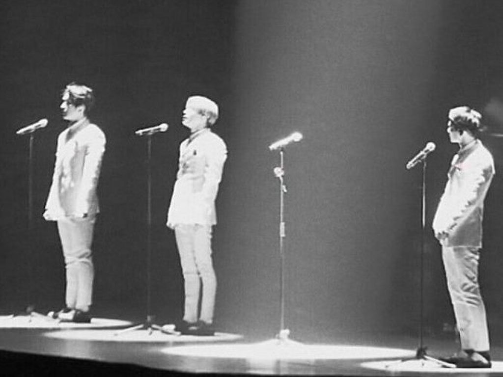 SHINee Sisakan Spot di Panggung untuk Jonghyun, Fans Terharu SHINee Sisakan Spot di Panggung untuk Jonghyun, Fans Terharu