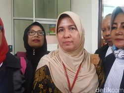 Bacakan Pleidoi, Asma Dewi Merasa Dizalimi