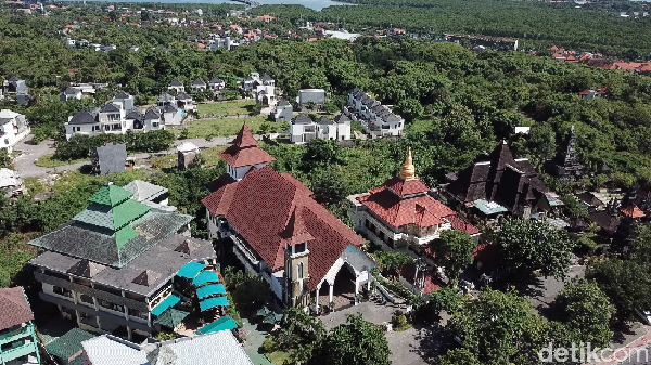 Foto Drone: Pusat Peribadatan 5 Agama di Bali