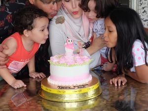 Ini 10 Pose Makan Keluarga Wakil Walikota Palu, Sigit Purnomo Alias Pasha Ungu