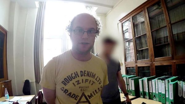 Dr Falder, Lulusan Cambridge yang Divonis 32 Tahun Bui di Kasus Pedofil