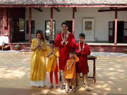 Kerennya PM Kanada Trudeau dan Keluarga Pakai Baju India