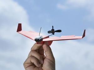 Pesawat Kertas Canggih Mirip Drone