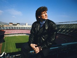 Mark Hughes - main 473 kali (dua periode berbeda) bersama MU, lalu 37 penampilan di Barca. Foto: Simon Bruty/ALLSPORT/Getty Images