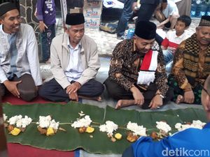 Botram di Gang Sempit, Syaikhu Berjanji Pada Perajin Rajut Binong