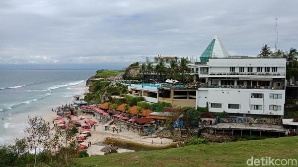Foto: Pantai di Bali yang Menyempit
