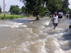 Sungai Pemali Meluap ke Jalanan, Jalur Brebes-Jatibarang Terendam