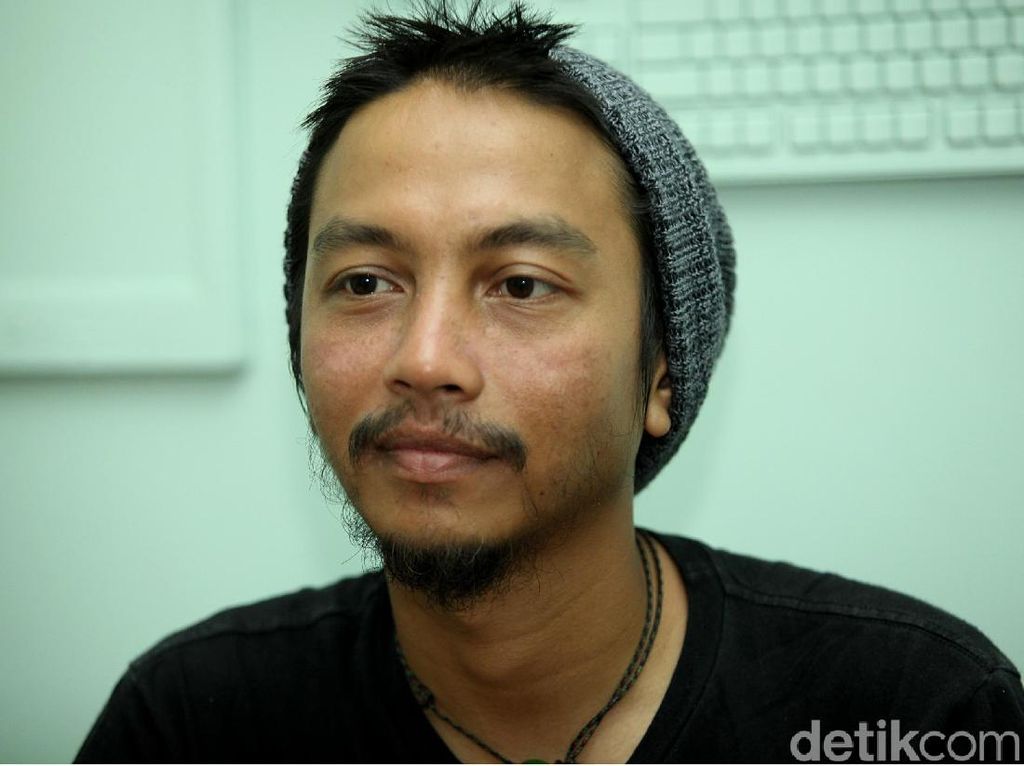 Ini Lirik Lagu Celengan Rindu dari Fiersa Besari Ini Lirik Lagu Celengan Rindu dari Fiersa Besari