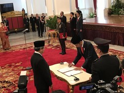 Jokowi Lantik 17 Dubes Baru, Foke Diganti Arif Havas