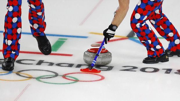 celana tim curling Norwegia