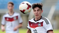 9. Kai Havertz (gelandang). Saat ini Havertz sedang menjalani musim senior keduanya bersama Bayer Leverkusen. Pemuda 18 tahun kelahiran Aachen, Jerman pada 11 Juni 1999 itu mencetak 3 gol dari 23 laga musim ini. (Foto: Filipe Farinha/Bongarts/Getty Images)