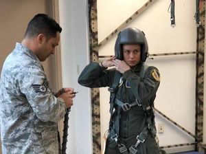 Brie Larson Belajar Jadi Pilot Jet di Captain Marvel Brie Larson Belajar Jadi Pilot Jet di Captain Marvel