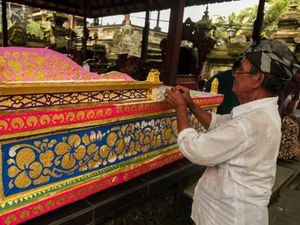 Ngaben dan Pelebon: Ritual Pemakaman di Bali