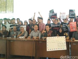 Civitas Akademika Yogyakarta Desak Ketua MK Mundur