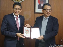 Bertemu Menlu Jepang, Sandiaga Bahas PT MRT dan Pengelolaan Sampah