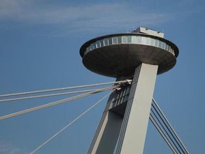 Foto: Ini Jembatan yang Punya UFO