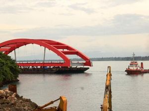 Perjalanan Panjang Jembatan Kebanggaan Jokowi di Papua