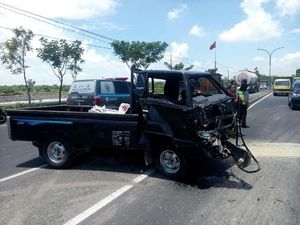 Dihantam Truk, Suami Istri Selamat