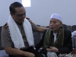 Kunjungi KH Umar Basri, Wakapolri Janji Keamanan Ulama