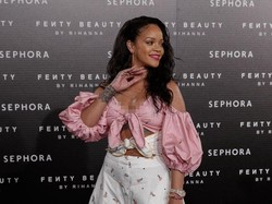 Rihanna Soal Hubungannya dengan Drake: Kami Tidak Berteman