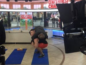 Foto: Saat John Cena Sanggup Angkat Beban Hingga 250 Kilogram Foto: Saat John Cena Sanggup Angkat Beban Hingga 250 Kilogram