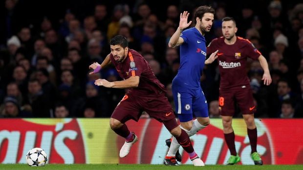 Luis Suarez mengklaim seharusnya bisa dapat penalti usai dijatuhkan di kotak penalti.