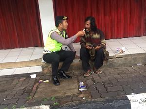 Saran Dokter Jiwa Jika Menemukan ODGJ yang Telantar di Jalanan Saran Dokter Jiwa Jika Menemukan ODGJ yang Telantar di Jalanan