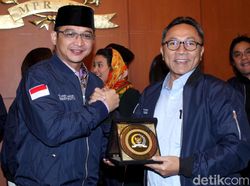 Musisi Hingga Aktor Temui Zulkifli Hasan, Ada Apa?