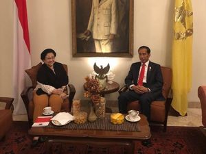 Sambil Santap Nasi Jambal, Mega-Jokowi Bertemu di Batu Tulis Semalam