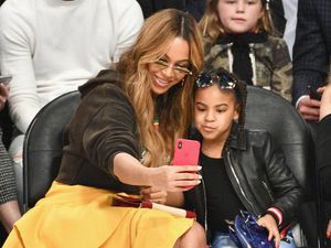 Gaya Casual Anak Beyonce Seharga Puluhan Juta Rupiah Saat Nonton Basket