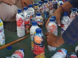 Ecobrick Adalah: Sejarah, Manfaat, Cara Membuat, Kelebihan, dan Kekurangan Ecobrick Adalah: Sejarah, Manfaat, Cara Membuat, Kelebihan, dan Kekurangan