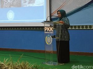 Seriusnya Anies Simak Presentasi Istri soal Visi-Misi PKK
