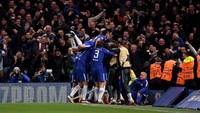 Gol tersebut langsung disambut sukacita oleh kubu Chelsea dan para suporternya. Foto: Mike Hewitt/Getty Images