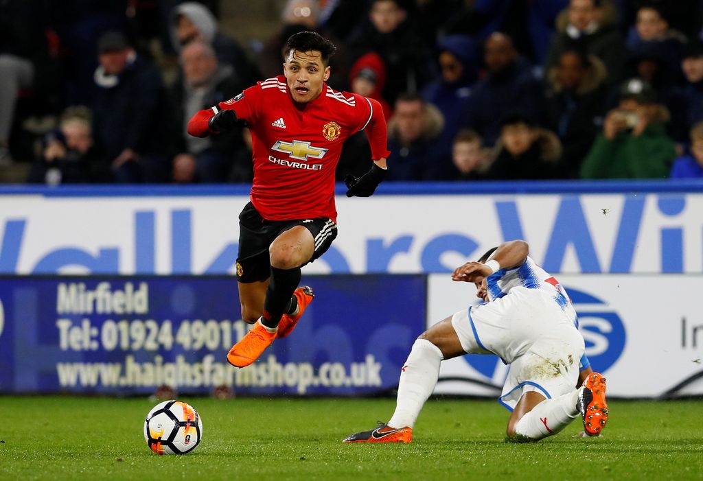 Soccer Football - FA Cup Fifth Round - Huddersfield Town vs Manchester United - John Smith's Stadium, Huddersfield, Britain - February 17, 2018   Manchester United's Alexis Sanchez in action   Action Images via Reuters/Jason Cairnduff