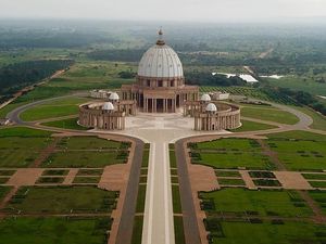 Foto: Gereja Terbesar di Dunia... Bukan di Vatikan Lho