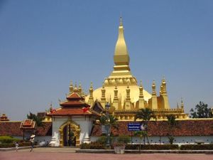 Bukan Thailand, Ini Pagoda Emas di Laos