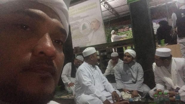 Novel dan beberapa tokoh masih bertahan di Masjid Baitul Amal