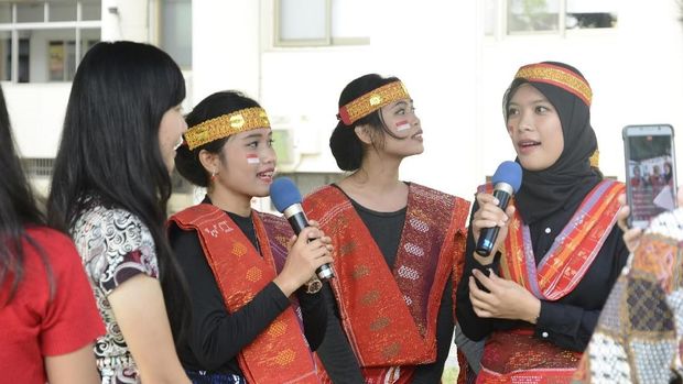 Mengenalkan Budaya Indonesia di Taiwan: Tari Tor-Tor Batak