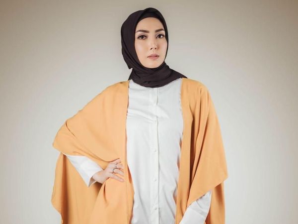 12 Inspirasi Gaya Fenita Arie untuk Kamu yang Baru Berhijab